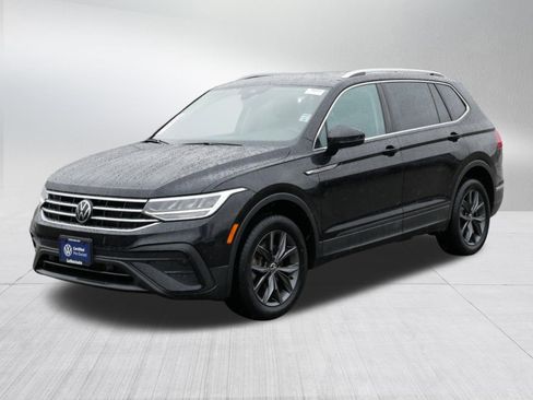 Certified 2022 Volkswagen Tiguan SE w/ Panoramic Sunroof Package image 3
