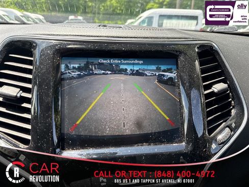 Used 2019 Jeep Cherokee Limited AWD/4WD image 16
