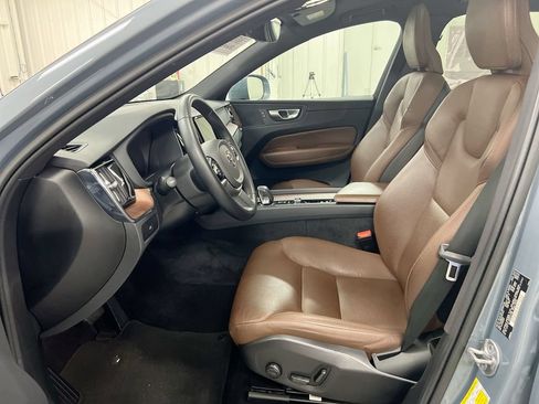Used 2023 Volvo XC60 B5 Plus FWD image 20