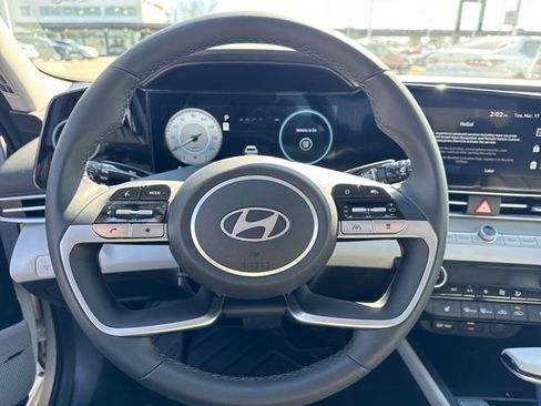 New 2026 Hyundai Elantra Limited FWD image 17
