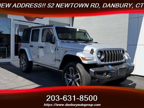 Used 2024 Jeep Wrangler Unlimited w/ Convenience Group AWD/4WD image 7