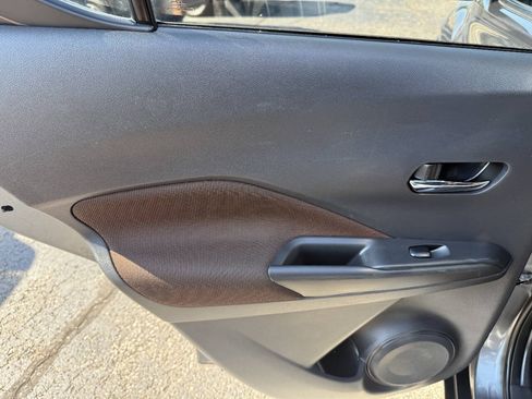 Used 2019 Nissan Kicks SR FWD image 17