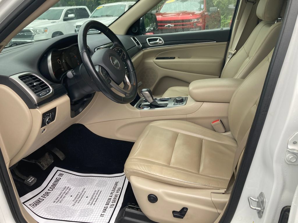 Used 2020 Jeep Grand Cherokee Limited AWD/4WD image 12