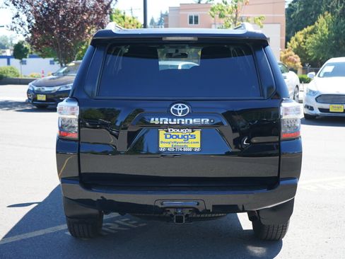 Used 2014 Toyota 4Runner SR5 AWD/4WD image 9