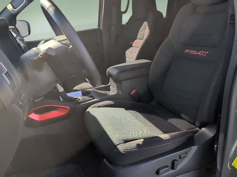 Used 2025 Nissan Frontier PRO-4X w/ Pro Convenience Package image 9