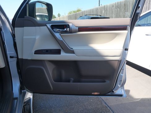 Used 2017 Lexus GX 460 Luxury image 17