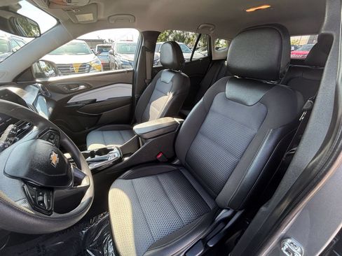 Used 2025 Chevrolet Trax LT FWD image 38