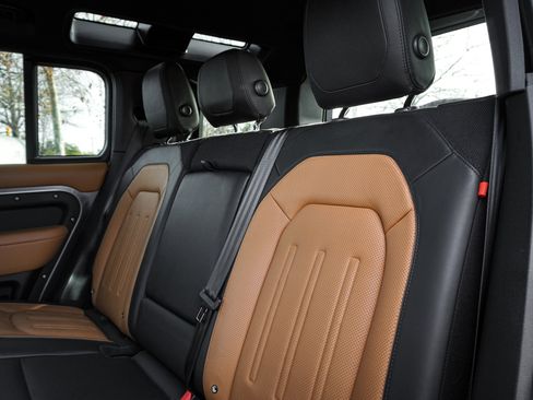 Used 2021 Land Rover Defender 110 X image 31