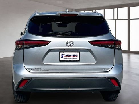 Used 2023 Toyota Highlander XLE FWD image 5