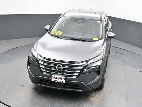 Used 2025 Nissan Rogue SV FWD image 37