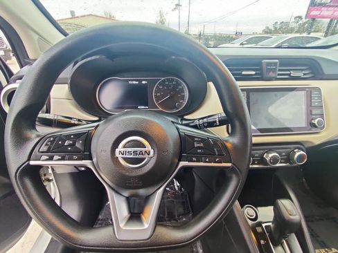 Used 2022 Nissan Versa SV image 10