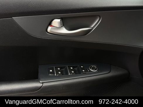 Used 2020 Kia Forte LXS FWD image 25