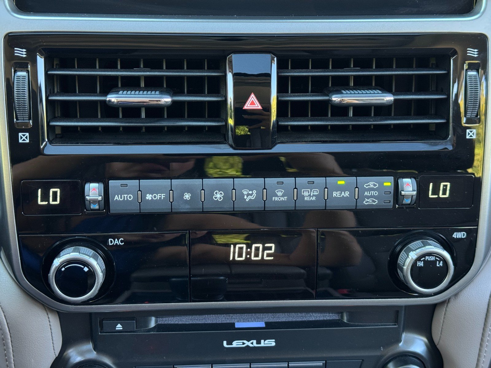 Used 2023 Lexus GX 460 Premium w/ Accessory Package AWD/4WD image 30