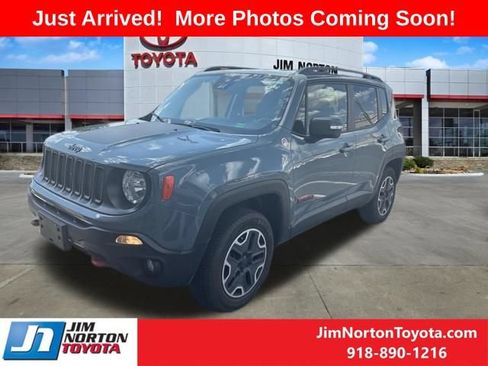 Used 2016 Jeep Renegade Trailhawk AWD/4WD image 3