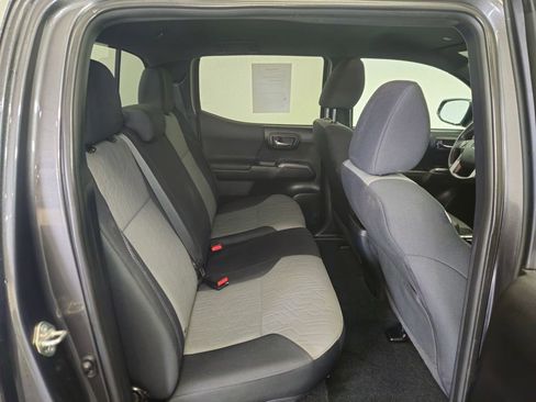 Used 2020 Toyota Tacoma TRD Sport AWD/4WD image 7