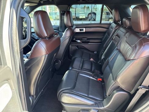 Used 2021 Ford Explorer Platinum w/ Equipment Group 601A image 17