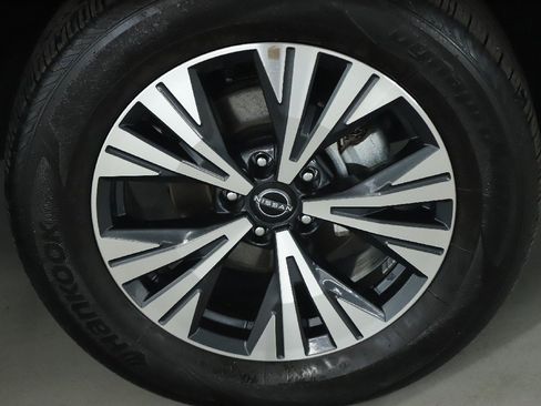 Used 2023 Nissan Rogue SV w/ SV Premium Package image 10