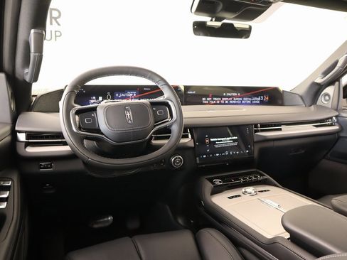 New 2025 Lincoln Navigator Reserve w/ Jet Appearance Package image 2