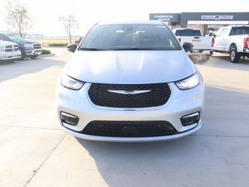 New 2026 Chrysler Pacifica Select image 9