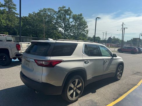 Used 2020 Chevrolet Traverse LT w/ LT Premium Package AWD/4WD image 6