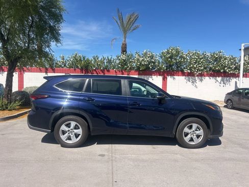 Used 2025 Toyota Highlander LE image 3