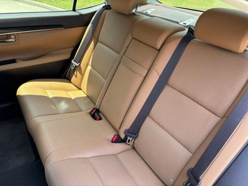 Used 2016 Lexus ES 350 w/ Premium Package w/Wood Trim FWD image 17