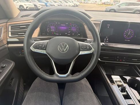 Certified 2025 Volkswagen Atlas SEL AWD/4WD image 15
