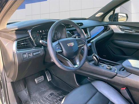 Used 2023 Cadillac XT6 Sport w/ LPO, ONYX Package image 4