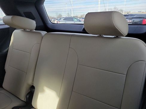 Used 2023 Chevrolet Traverse LT image 11