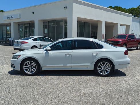 Used 2017 Volkswagen Passat 1.8T SE FWD image 4