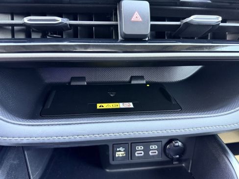 Used 2023 Toyota Highlander Limited image 29