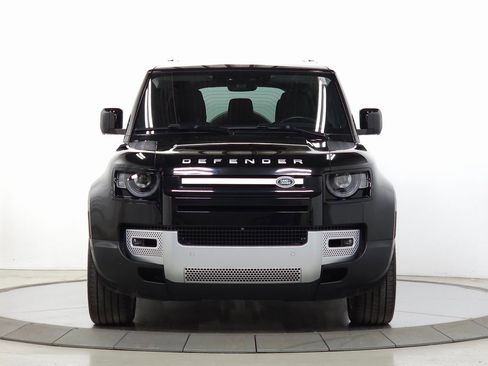 Used 2023 Land Rover Defender 110 SE image 10