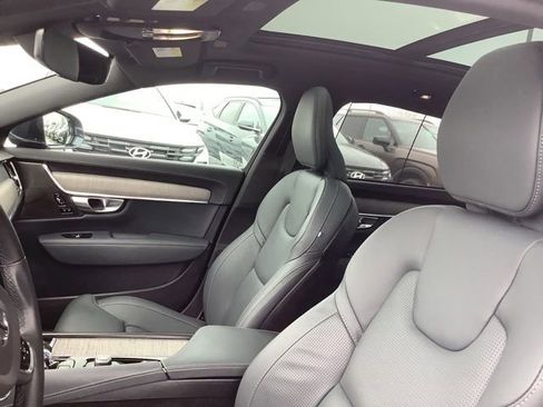 Used 2023 Volvo S90 B6 Ultimate image 16