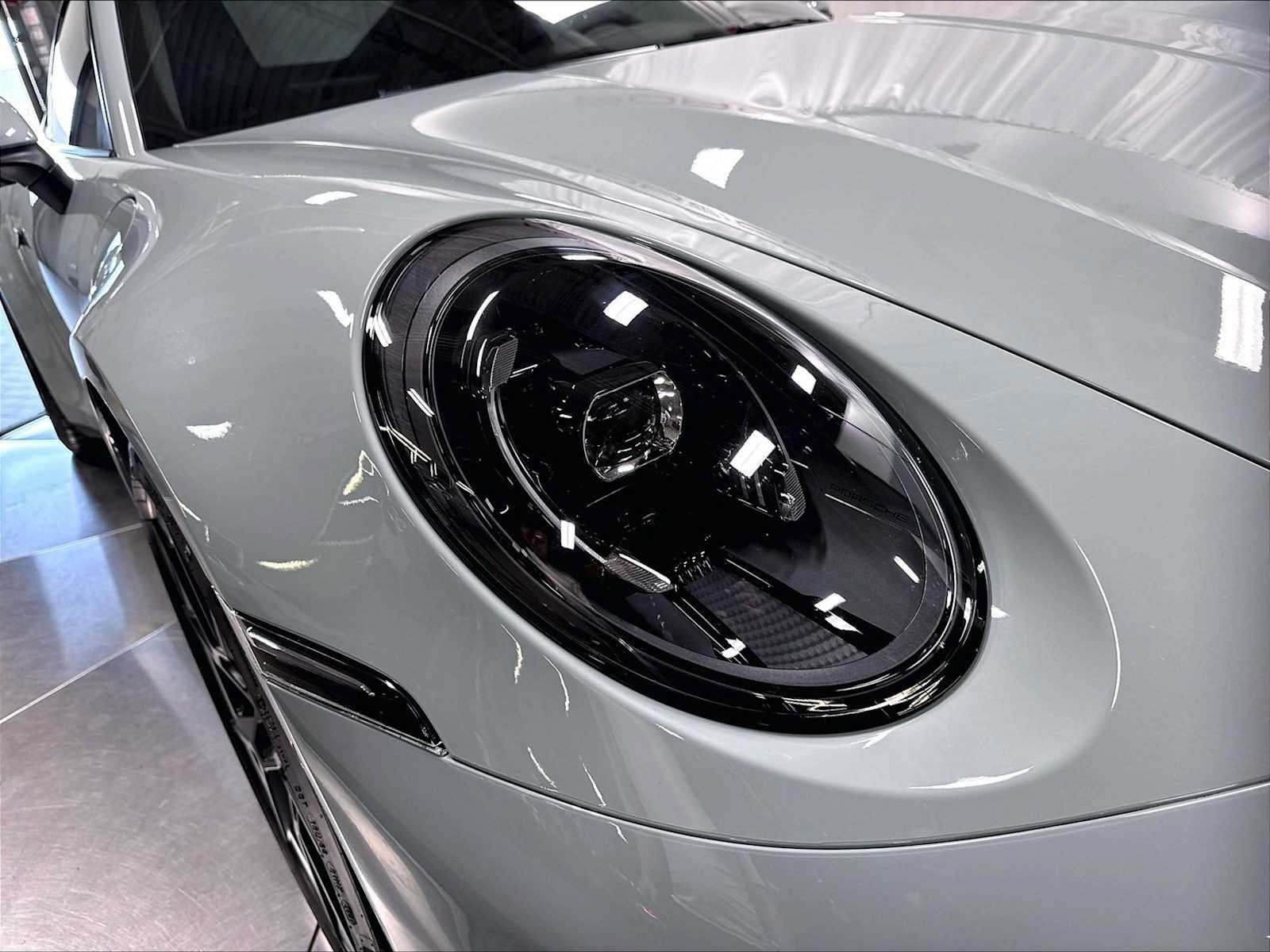 Used 2025 Porsche 911 Carrera RWD image 15