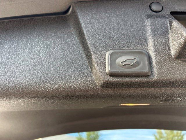 Used 2013 Chevrolet Traverse LTZ FWD image 10