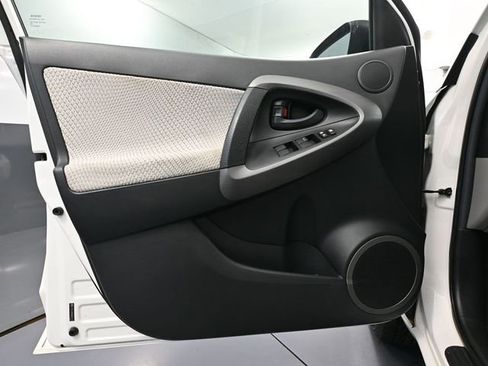 Used 2012 Toyota RAV4 EV image 16