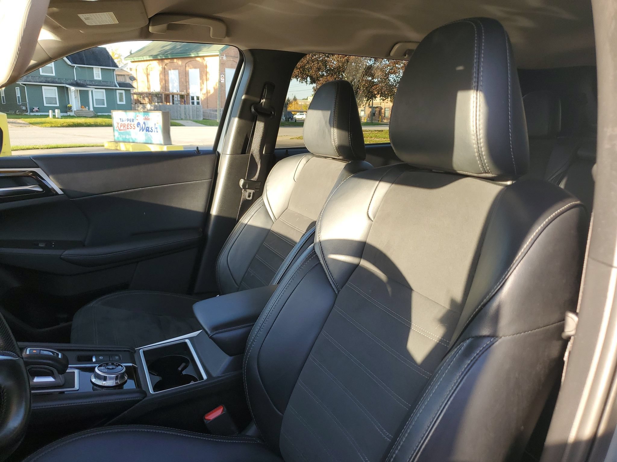 Used 2024 Mitsubishi Outlander AWD image 15