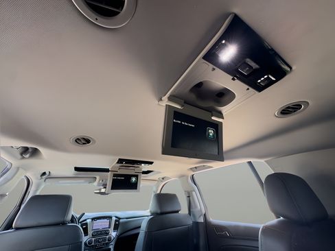 Used 2018 Chevrolet Suburban Premier AWD/4WD image 24
