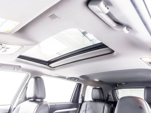 Used 2019 Toyota Highlander XLE AWD/4WD image 15