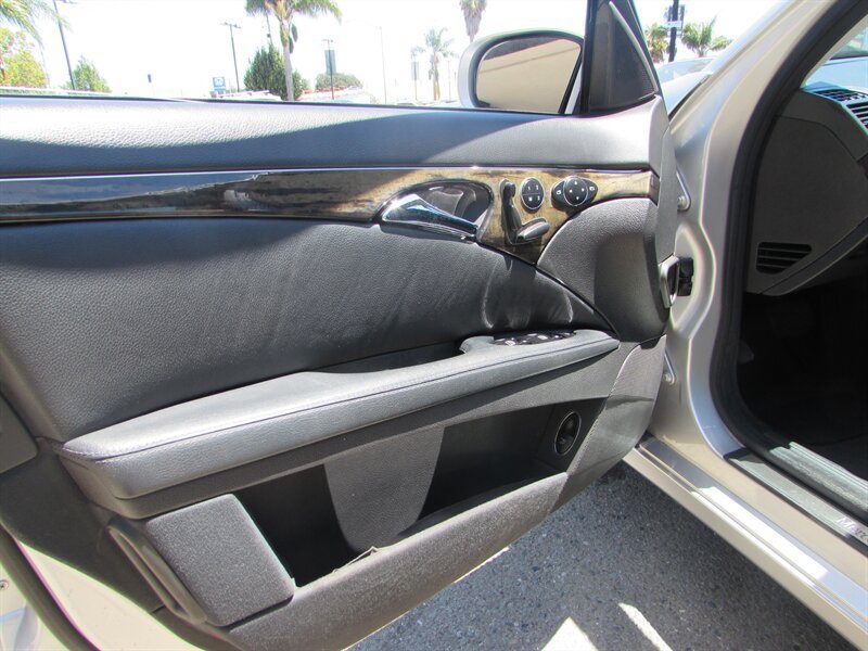 Used 2003 Mercedes-Benz E 500 Sedan image 9