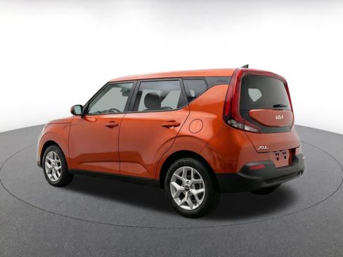 Used 2025 Kia Soul LX w/ LX Technology Package FWD image 7
