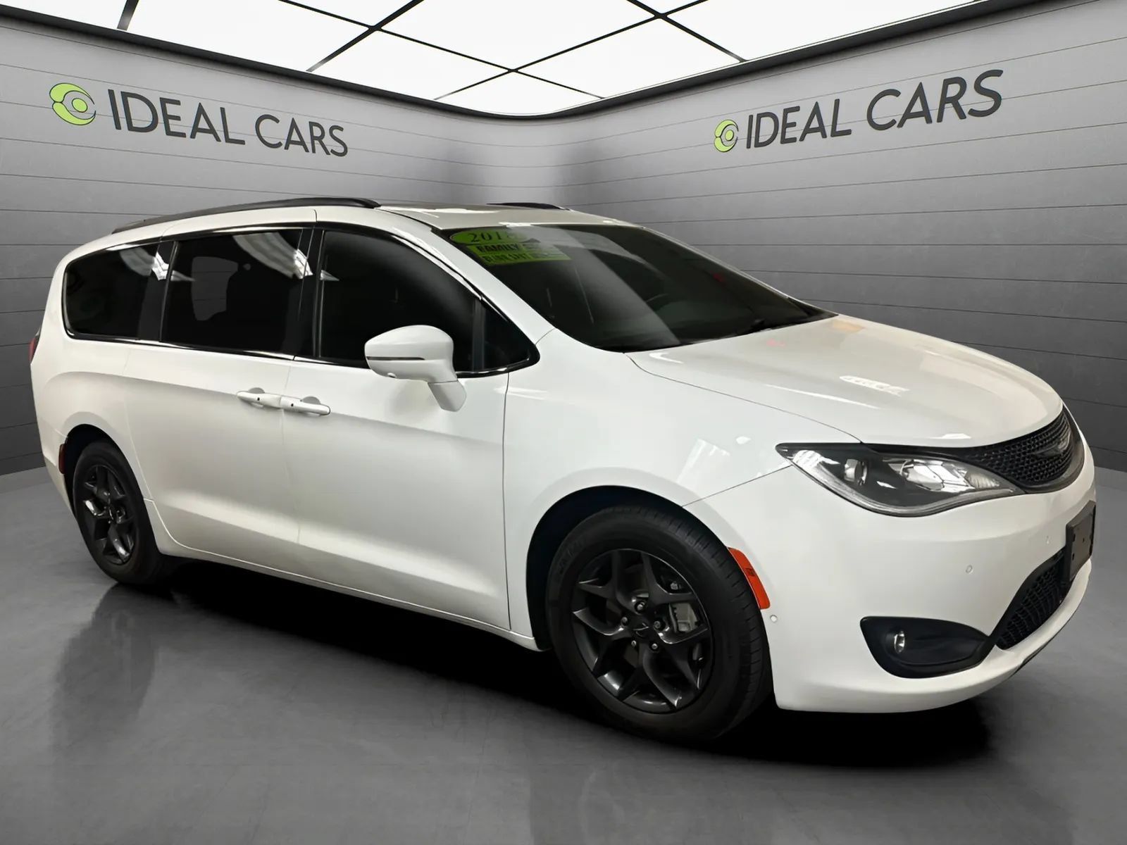 Used 2018 Chrysler Pacifica Limited w/ Advanced Safetytec Group FWD image 3