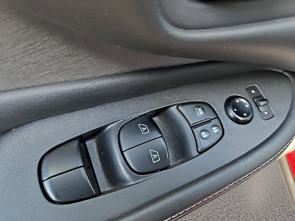 Used 2022 Nissan Murano SV FWD image 11
