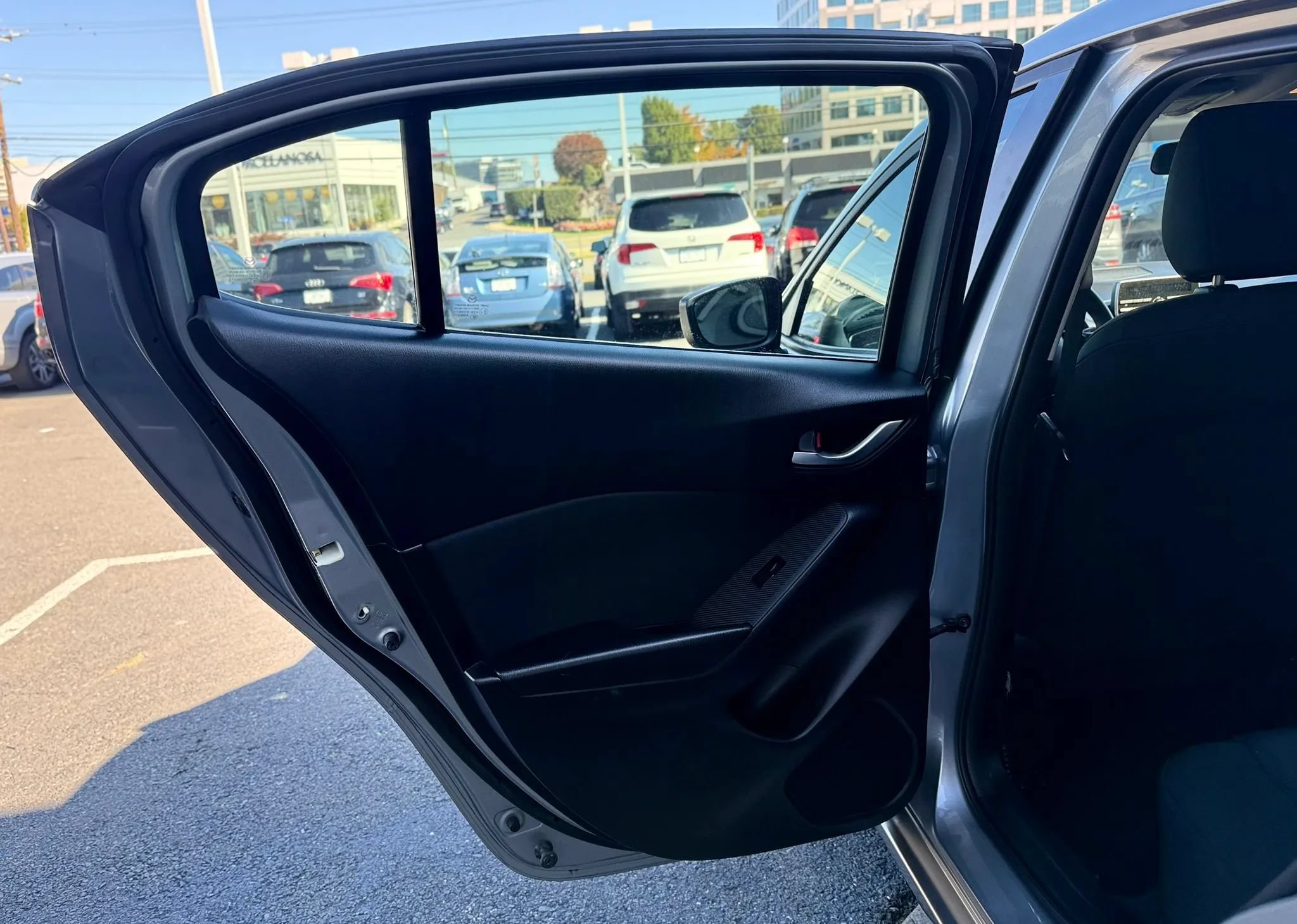 Used 2014 MAZDA MAZDA3 i Sport FWD image 23