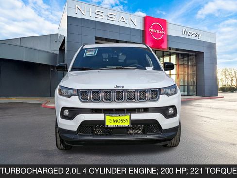 Used 2023 Jeep Compass Latitude image 4