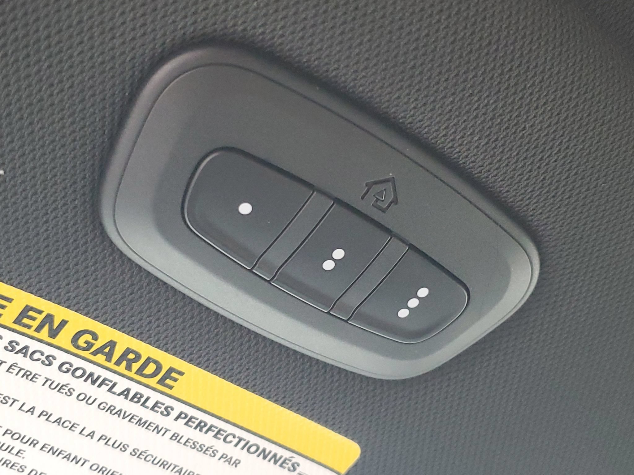 Used 2025 Chrysler Pacifica Select FWD image 23