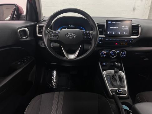 Used 2025 Hyundai Venue SEL FWD image 14