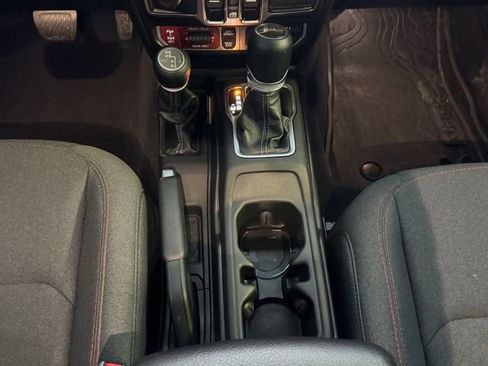 Used 2024 Jeep Gladiator Rubicon w/ Technology Group image 15