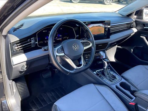 Used 2025 Volkswagen Jetta SE image 18