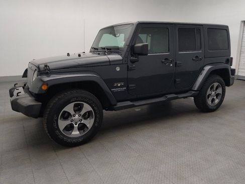 Used 2017 Jeep Wrangler Unlimited Sahara w/ Connectivity Group AWD/4WD image 2
